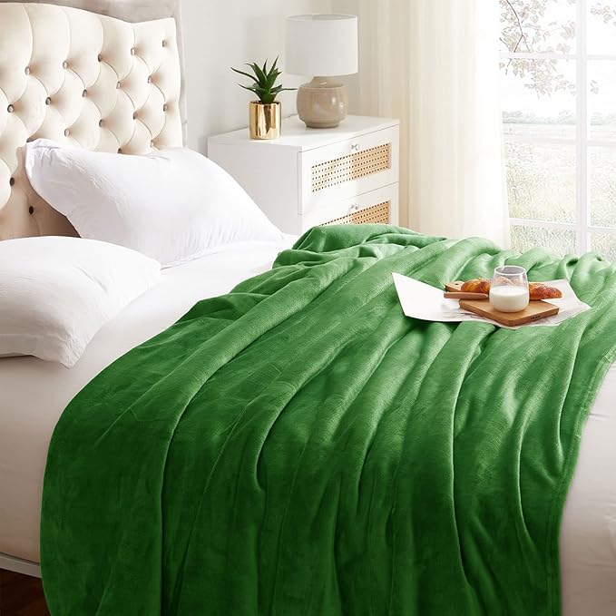 KMUSET Fleece Blanket Throw Size Emerald Lightweight Super Soft Cozy Luxury Bed Blanket Microfiber