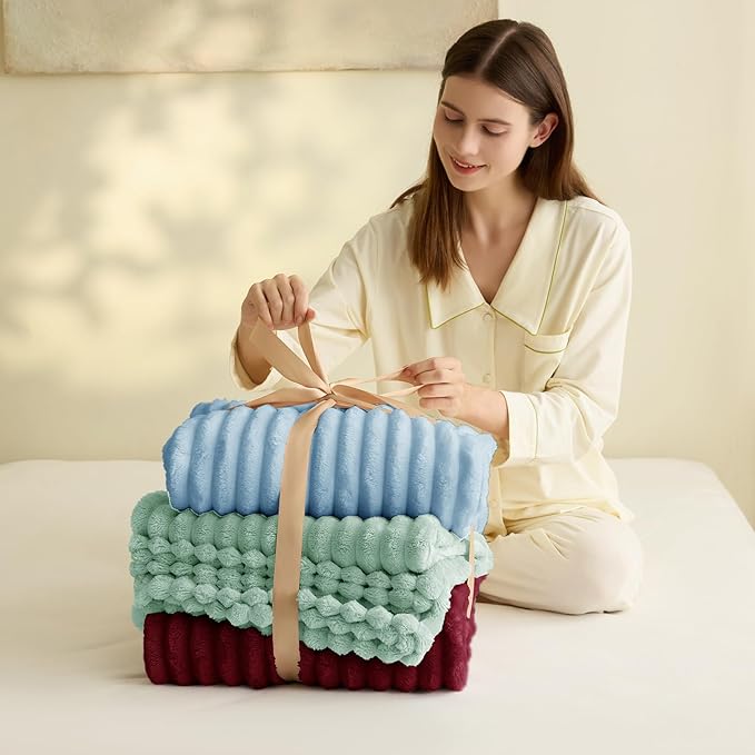 HIMEET Sage Green Ribbed Queen Size Blanket for Bed - 300GSM Lightweight Fleece Blanket for Women, Large Sofa Couch Cover Bed Blankets Gifts, Striped Spring Home Room Decor, Sage Green, 90x90 Inches