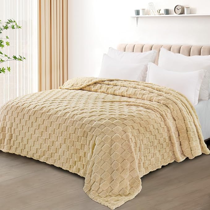 Exclusivo Mezcla Twin Size Flannel Fleece Blanket, Super Soft and Warm Lightweight Checkered Pattern Blankets for All Seasons, 60x80 Inches, Beige