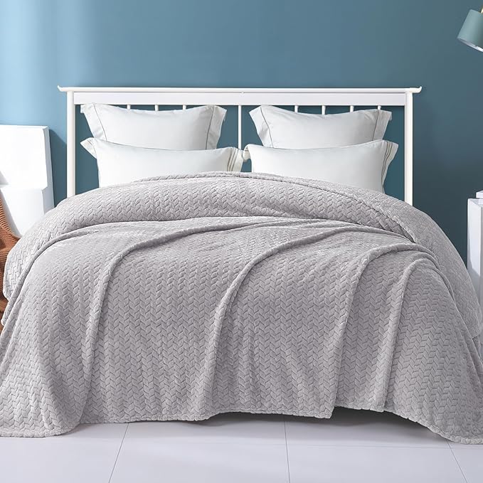 Exclusivo Mezcla Fleece King Size Blanket for Bed, 90x104 Inches Soft Cozy Jacquard Flannel Blankets, Lightweight Fuzzy Plush Warm for Women, Light Grey