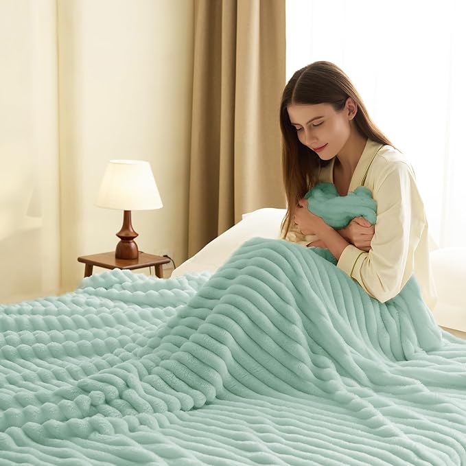 HIMEET Sage Green Ribbed King Size Blanket for Bed - 300GSM Lightweight Fleece Blanket for Men Women, Large Sofa Couch Bed Blankets Gifts, Striped Spring Home Room Decor, Sage Green, 108x90 Inches