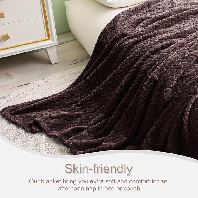 Exclusivo Mezcla Fleece Throw Blanket for Couch and Bed, 50x70 Inches Soft Cozy Jacquard Flannel Blankets, Lightweight Fuzzy Plush Warm Throws for Women, Coffee