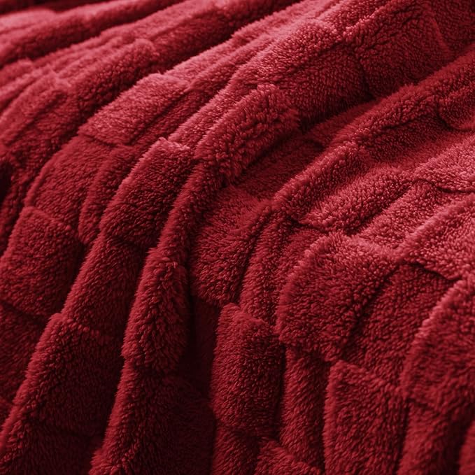 Exclusivo Mezcla King Size Flannel Fleece Blanket, Super Soft and Warm Lightweight Checkered Pattern Blankets for All Seasons, 90x104 Inches, Deep Red