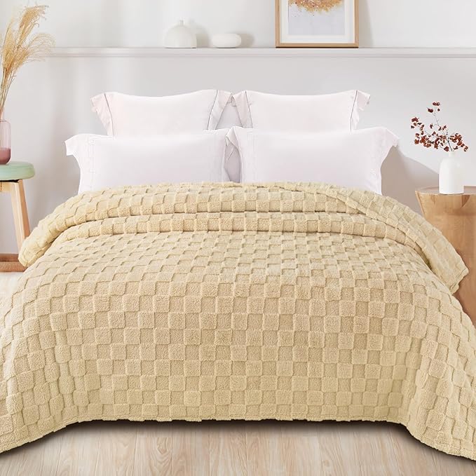 Exclusivo Mezcla Twin Size Flannel Fleece Blanket, Super Soft and Warm Lightweight Checkered Pattern Blankets for All Seasons, 60x80 Inches, Beige